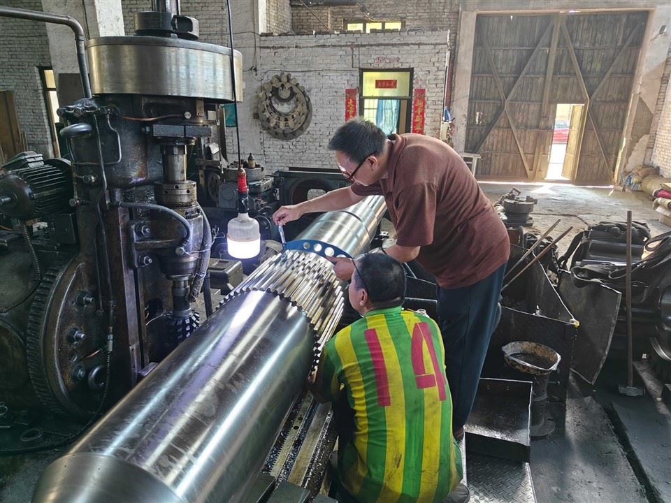 Custom Forged Main Shafts for Wind Turbines | ZT Gears Wind Farm Parts suppliers
